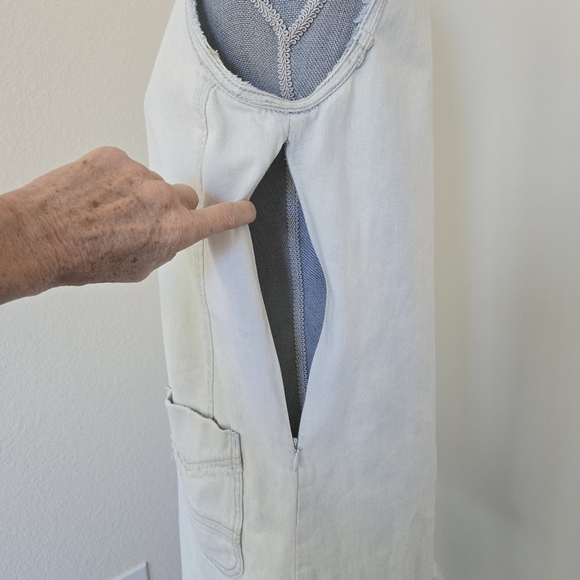 Blank NYC All About Me Light Wash Denim Frayed Shift Dress size Medium - Picture 10 of 16